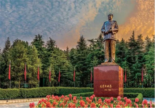 故居前的党课：领袖拒绝修缮告诉了我们什么